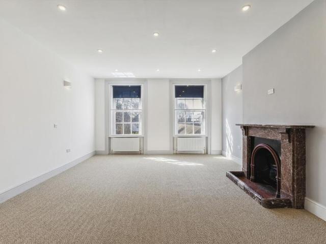 Apartment for rent in Eton