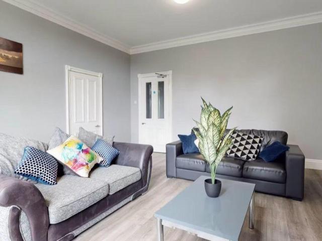 Flat for rent in Mount Wise