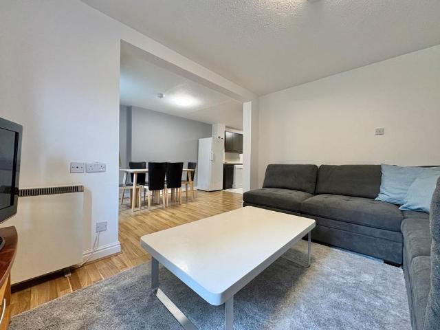 Apartment for rent in Hyde Park, West Yorkshire