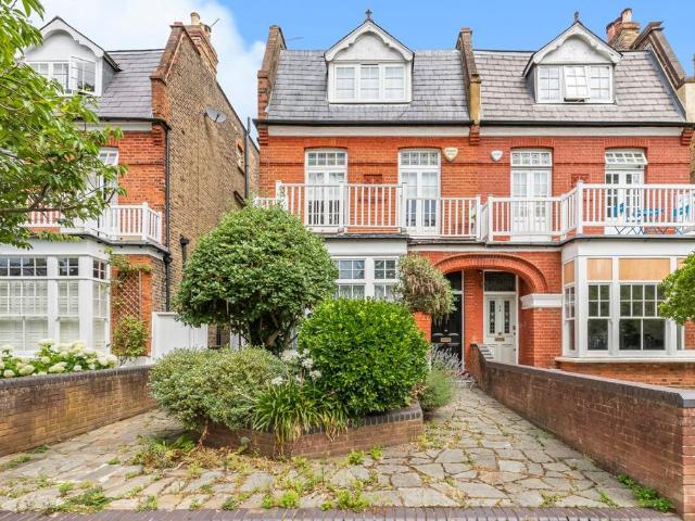 Flat for rent in Kew, Greater London