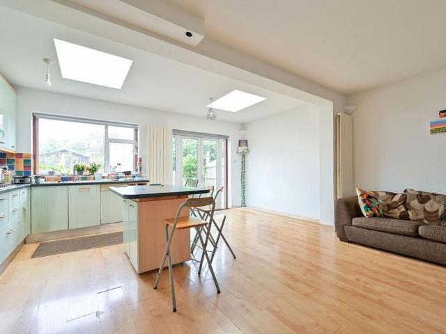 Apartment for rent in Preston, Greater London