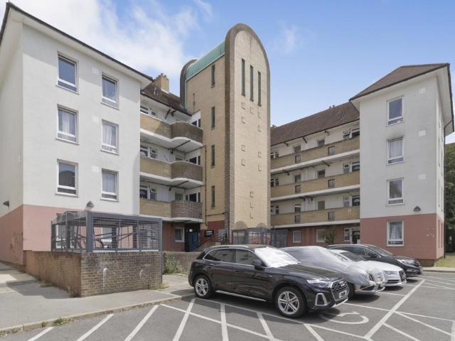 Flat for rent in Shooters Hill, Greater London