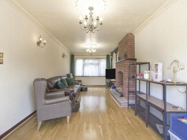 Apartment for rent in West Heath, Greater London
