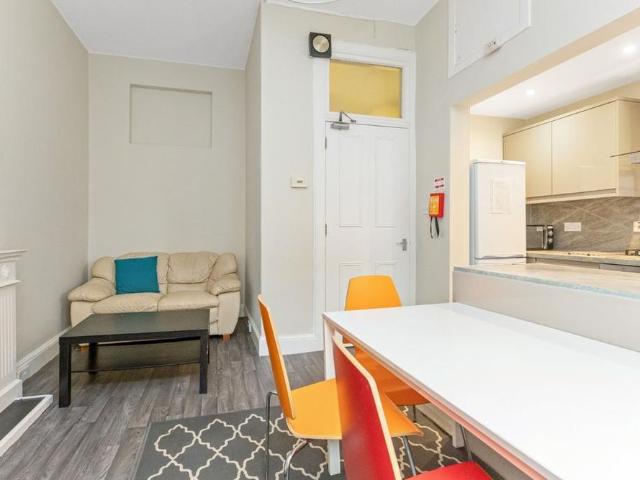 Apartment for rent in Southside, Scotland