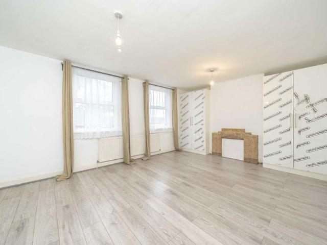 Apartment for rent in North Sheen, Greater London