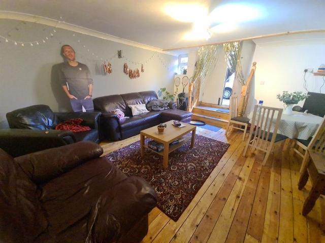 Apartment for rent in Hyde Park, West Yorkshire