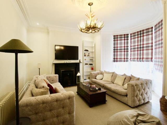Apartment for rent in West End, Ballindoch