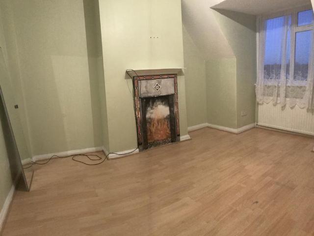 Apartment for rent in Burnt Oak, Greater London
