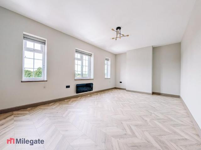Apartment for rent in Hook, Greater London