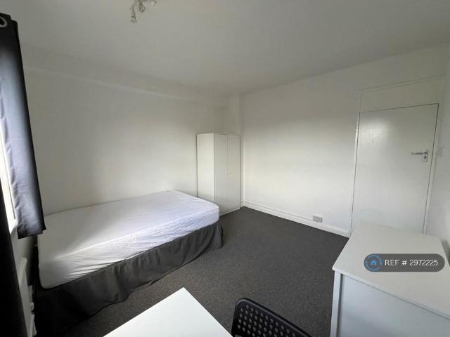 Flat for rent in Somers Town, Greater London