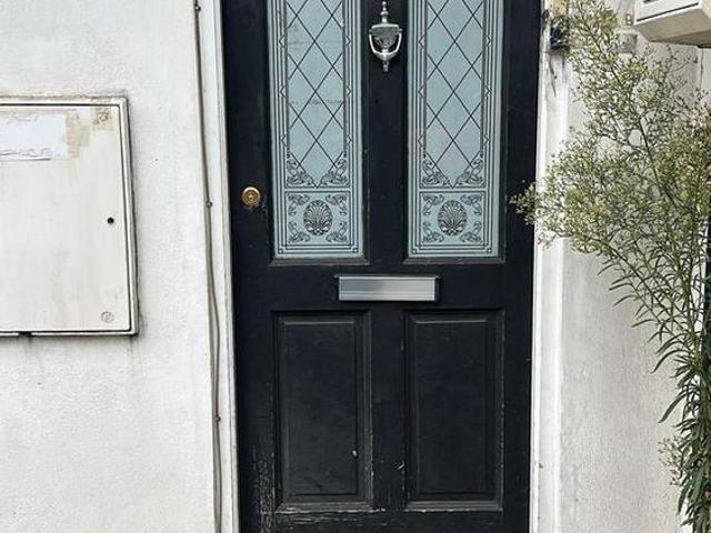 Apartment for rent in London Borough of Merton, Collier's Wood