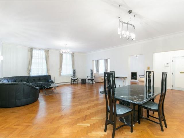 Apartment for rent in Kensington, Greater London