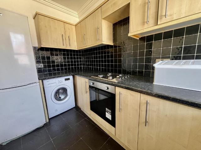 Flat for rent in Hyde Park, West Yorkshire