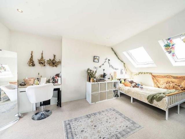 Apartment for rent in London Borough of Hounslow, Strand