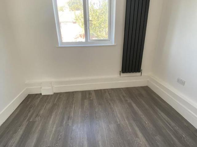 Apartment for rent in Manor Park, Greater London
