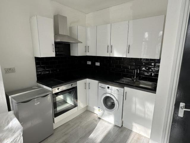 Flat for rent in Penylan, Falcon Lodge