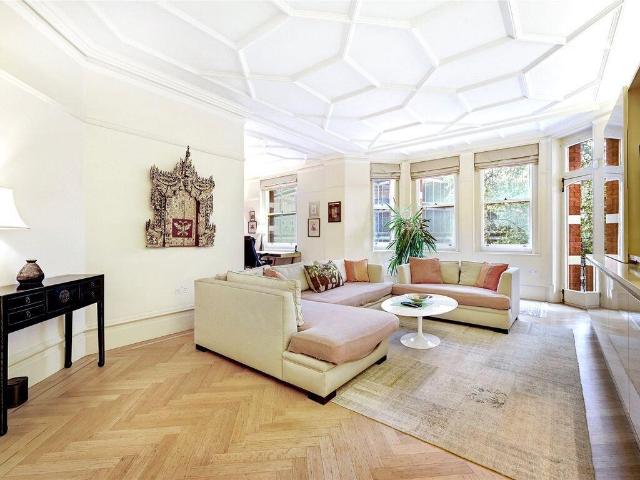 Flat for rent in Victoria, Greater London