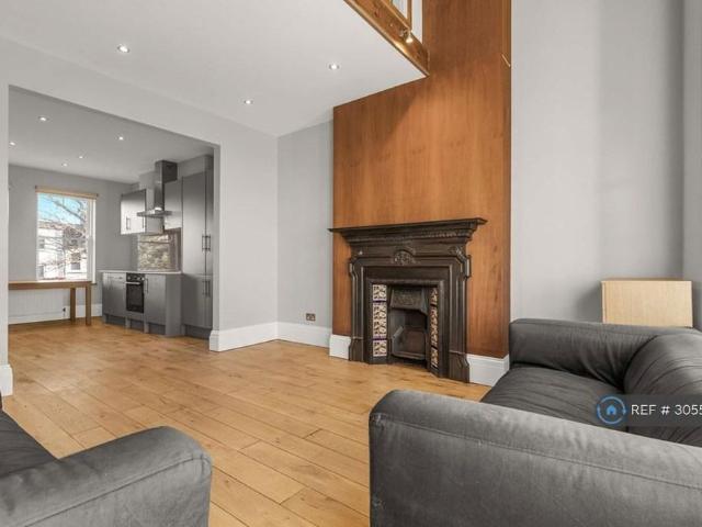 Apartment for rent in Ferme Park, Greater London