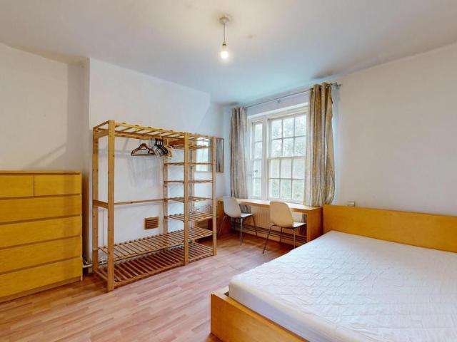Flat for rent in Oval, Greater London