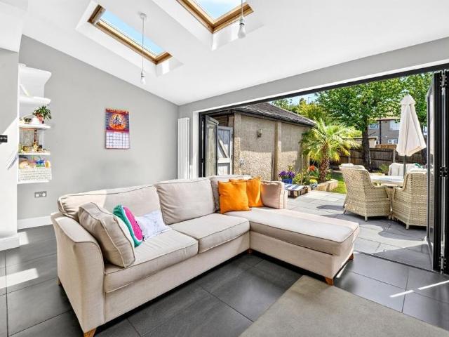 Apartment for rent in London Borough of Ealing, Greater London
