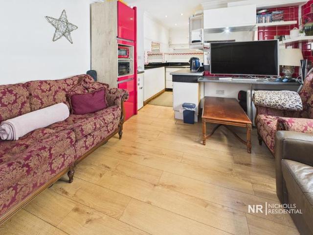 Apartment for rent in Woodcote, Epsom