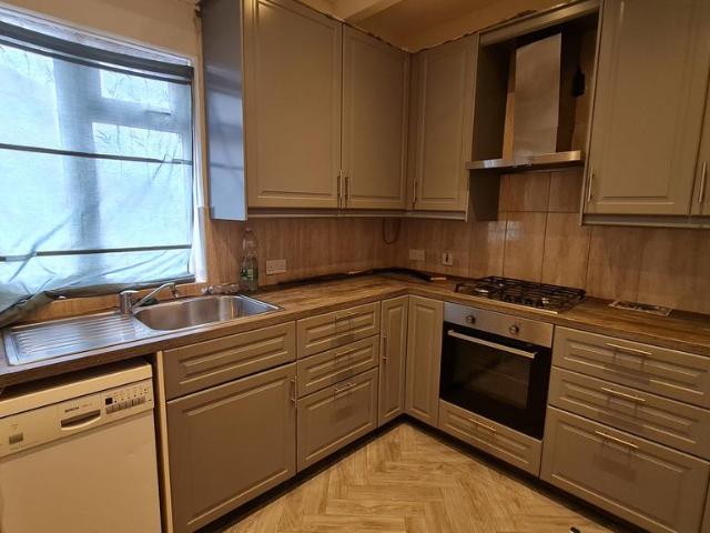 Flat for rent in London Borough of Ealing, Greenford