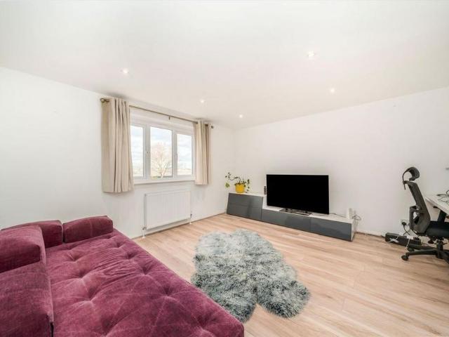 House for rent in Charlton Riverside, Greater London