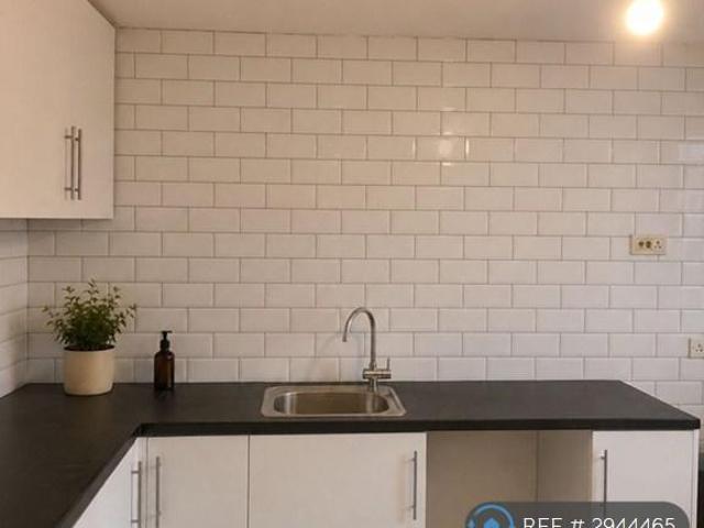 Flat for rent in Bromley-by-Bow, Poplar Grove