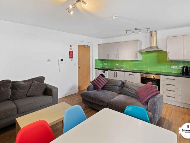 Flat for rent in Mount Wise