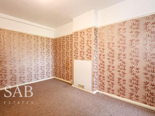 Flat for rent in London Borough of Ealing, Greenford