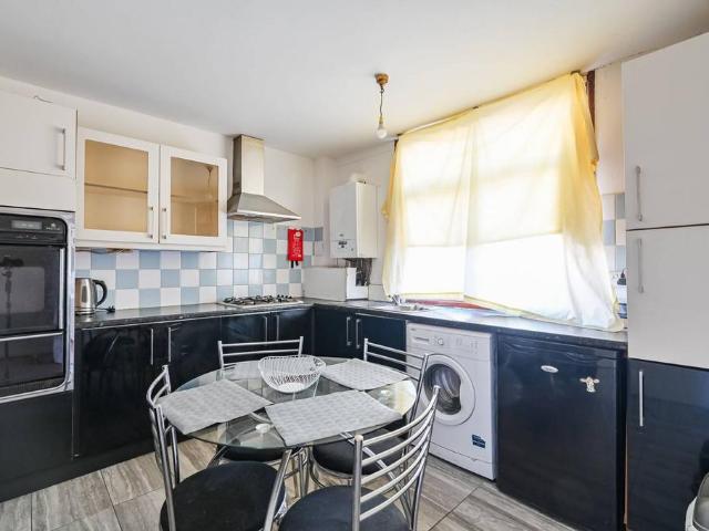 Flat for rent in Samuda Estate, Isle Of Dogs