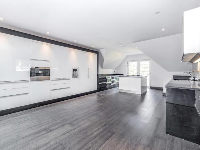 Flat for rent in Batchworth