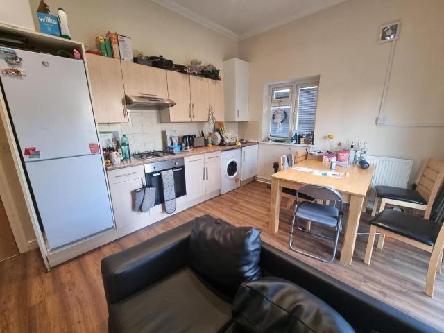 Flat for rent in Plasnewydd, Falcon Lodge