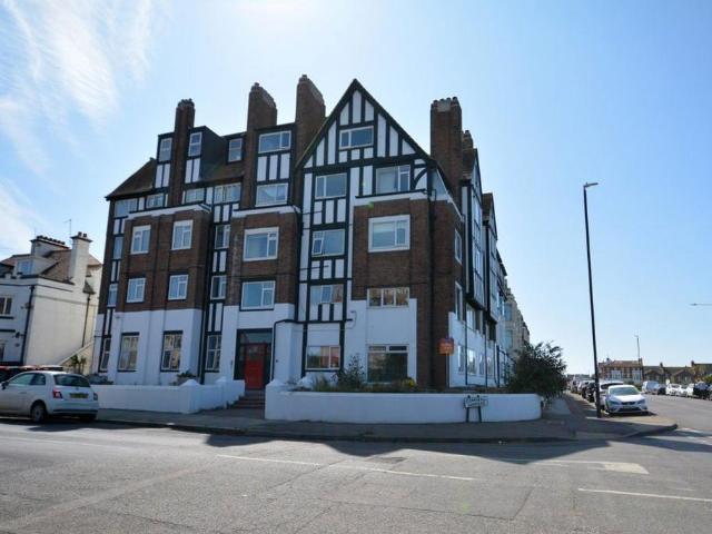 Flat for rent in Cliftonville West, Acol