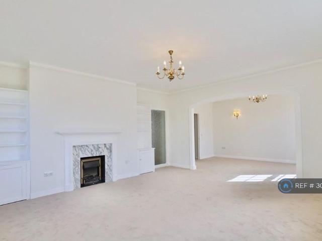 Apartment for rent in Lower Hurlingham, Greater London