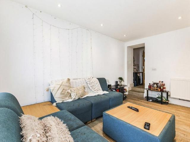 Apartment for rent in Norbiton, Greater London