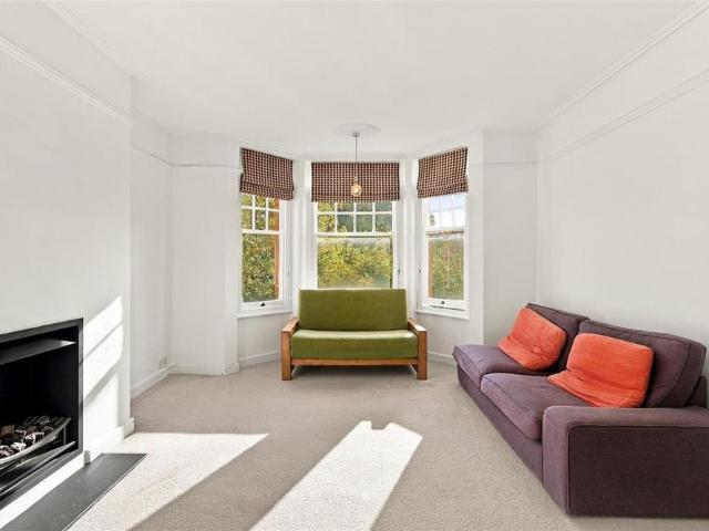 Apartment for rent in Strand-on-the-Green, Greater London
