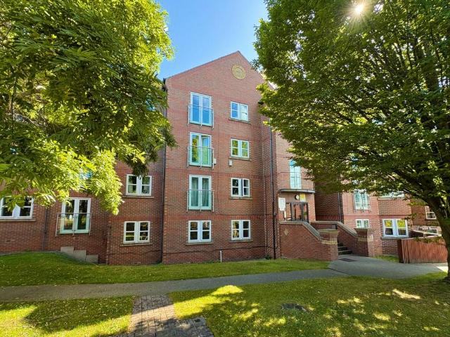 Flat for rent in Hyde Park, West Yorkshire