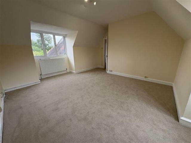 Apartment for rent in Row Town, Surrey