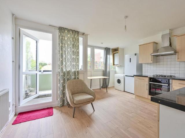 Flat for rent in Ibsley Neighbourhood, Greater London