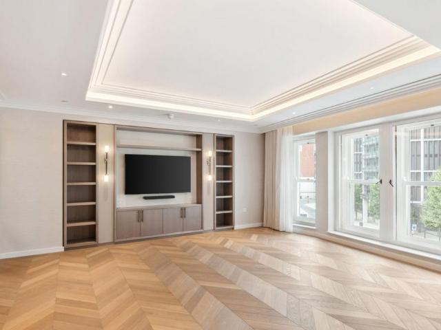 Flat for rent in Brompton, Greater London