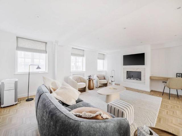 Apartment for rent in Chelsea, Cat Hill