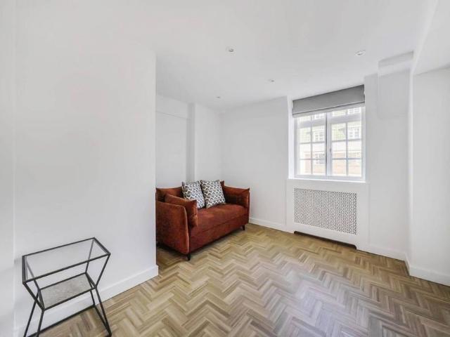 Apartment for rent in Chelsea, Cat Hill