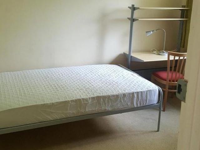 Room for rent in St. Stephen's, The Bridge