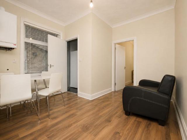 Apartment for rent in Maryland, Greater London