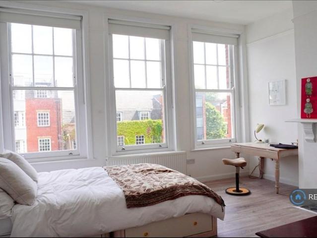 Flat for rent in Highbury, Greater London