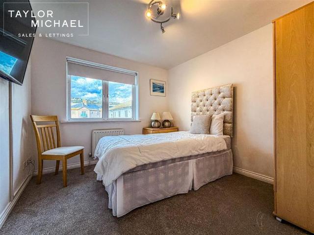 Apartment for rent in Roedean