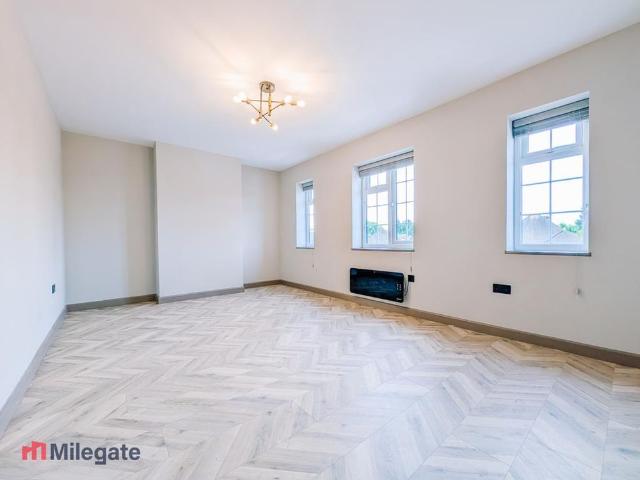 Apartment for rent in Hook, Greater London