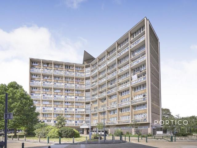 Flat for rent in West Kensington, Greater London