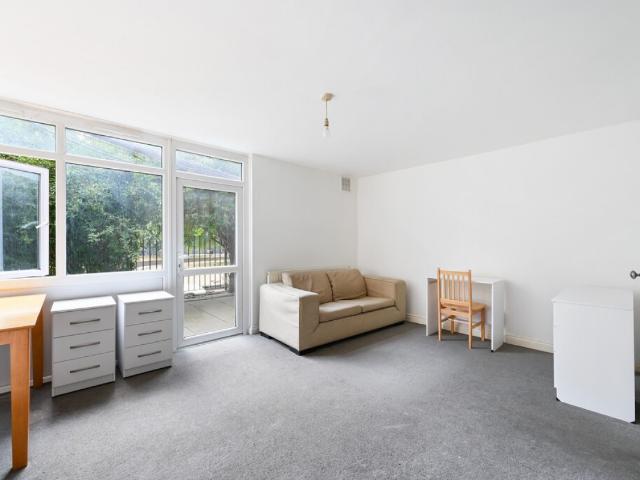 Apartment for rent in York Road Estate, Greater London